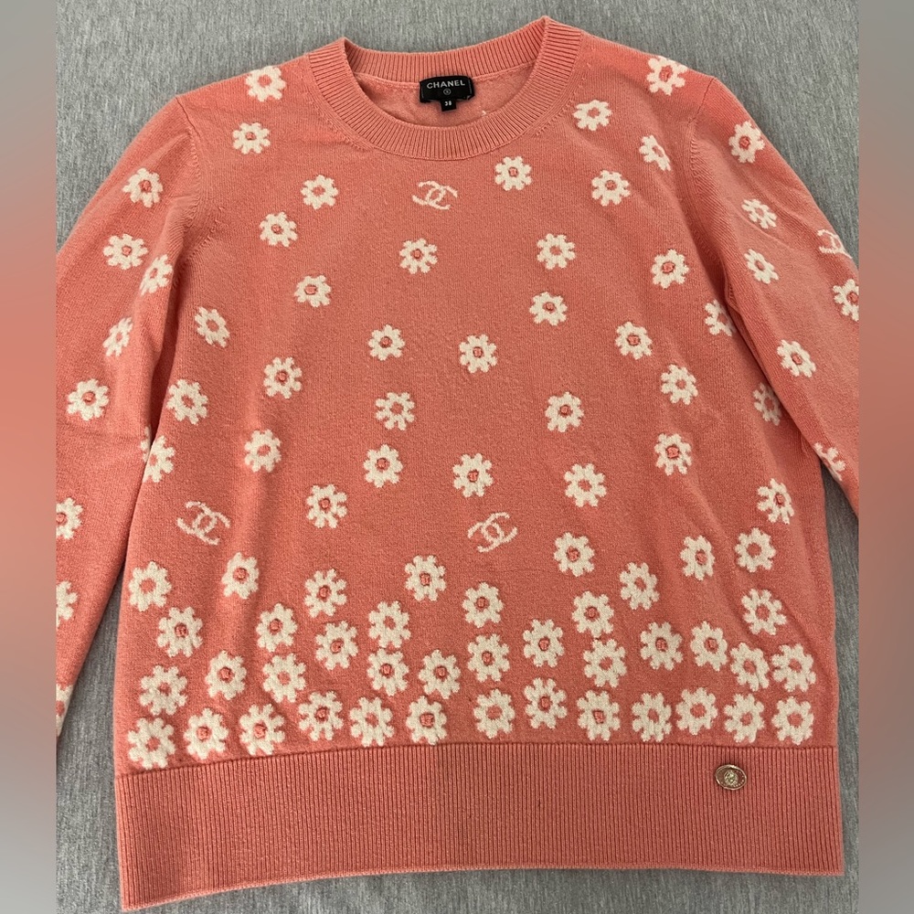 Women’s chanel knit sweater authentic